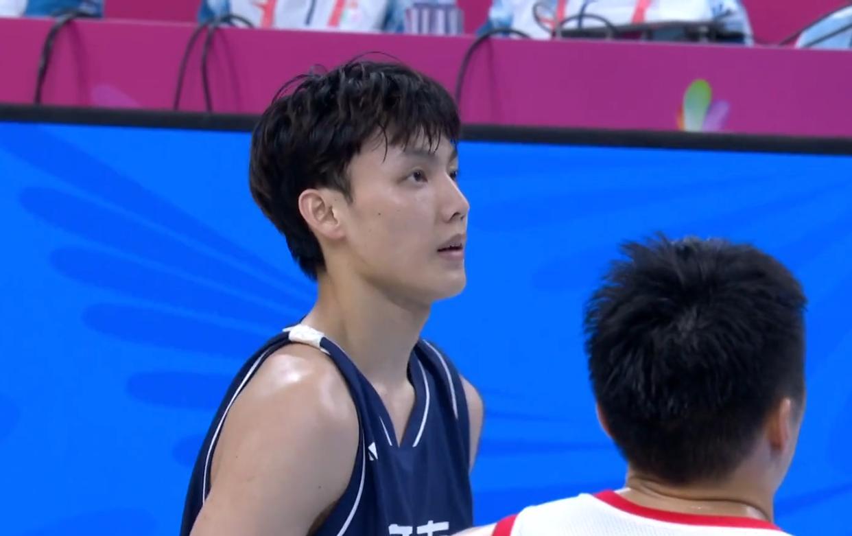 杜锋被迫变阵却收奇效!男篮“双王炸”低迷,广东奇兵打成大腿!