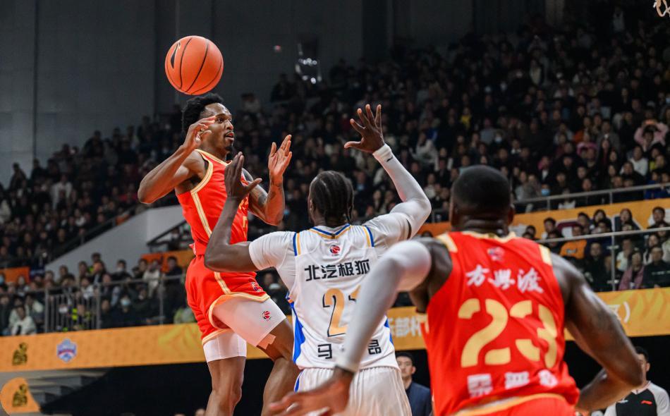 拼命砍21分，CBA悍将还能留吗惜败广