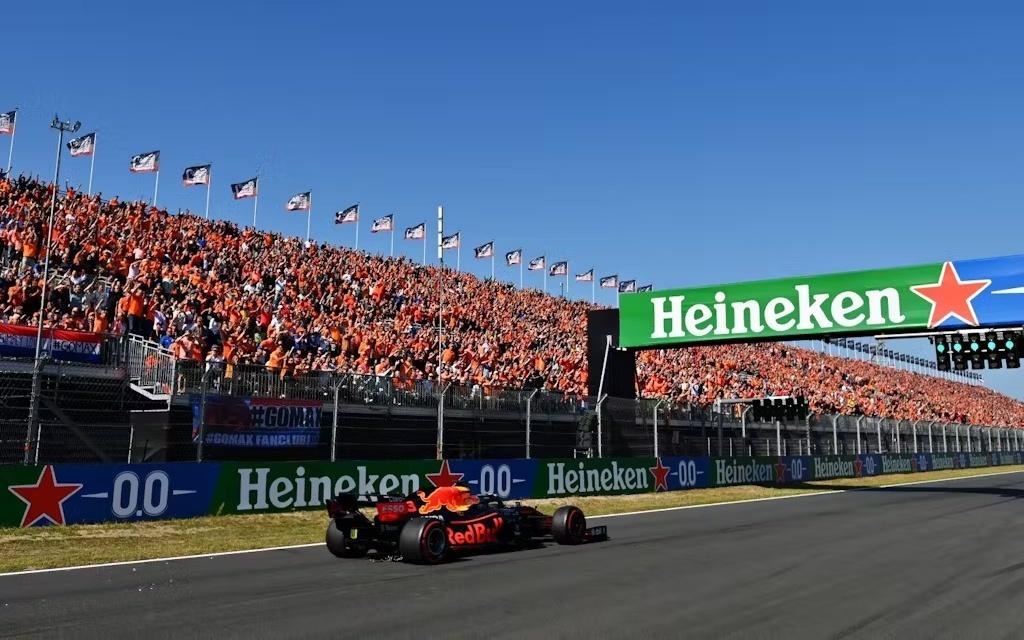 百威砸出100亿，终结欧冠30年喜力时代