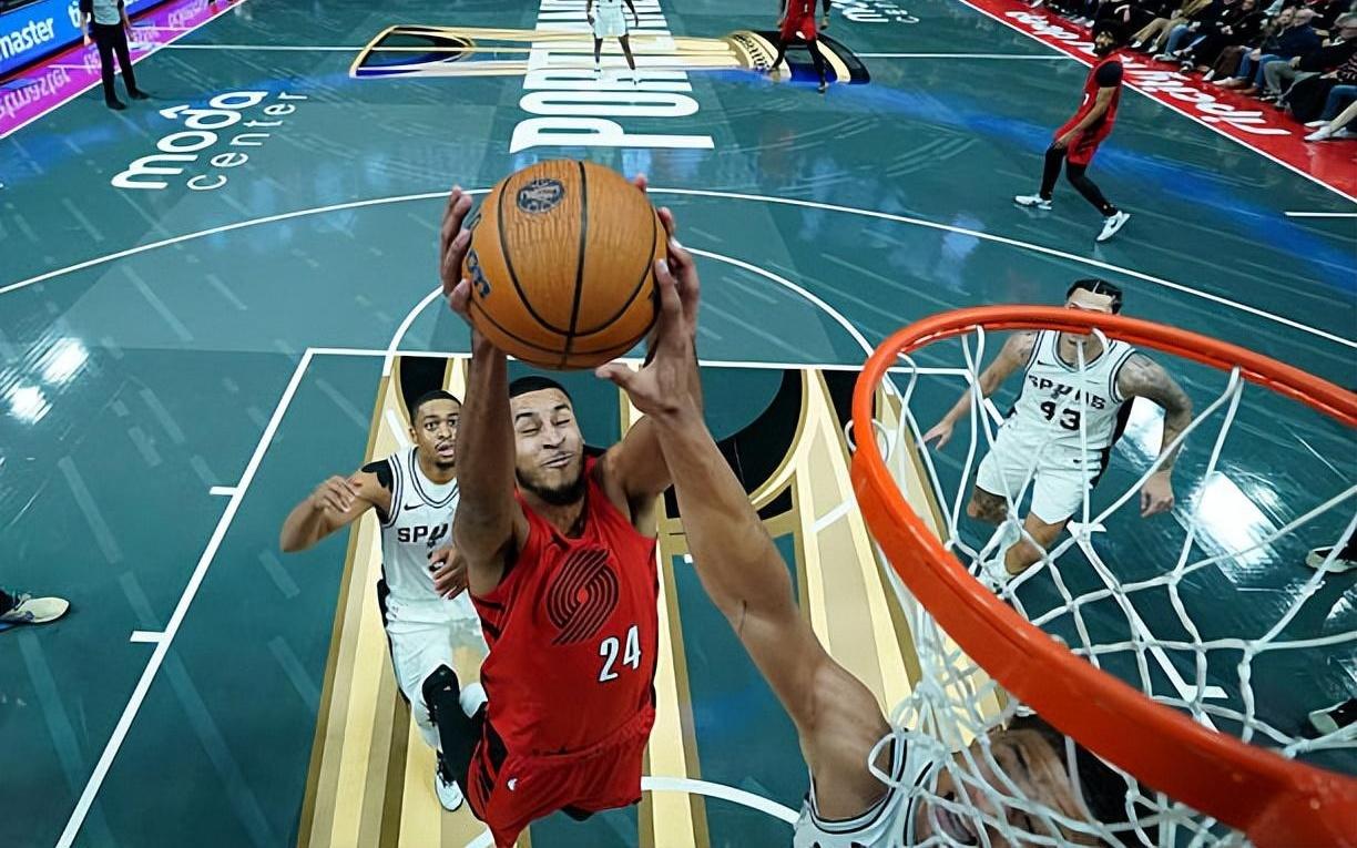 终于打出一场像样的比赛,开拓者锋线新星能否朝优秀3D的方向发展