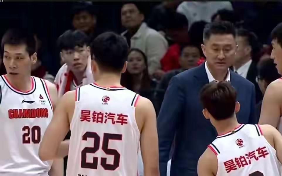 杜锋怒喷!广东队赢球却收坏消息,胡明轩7中0太辣眼,徐杰太累