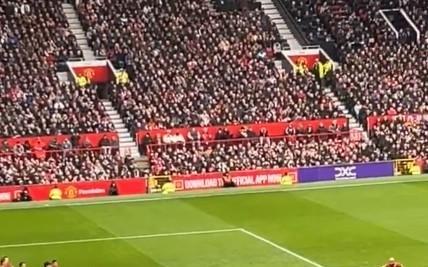 曼联精妙角球战术，马奎尔佯攻吸引防守，梅努精准助攻姆伯莫