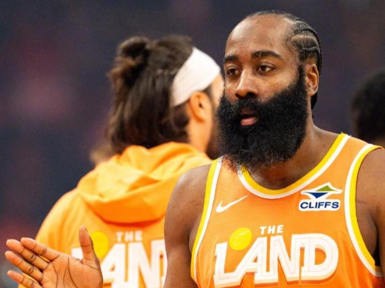 骑士险胜魔术！莫布里看清现实，阿特金森谈哈登米切尔也把话挑明