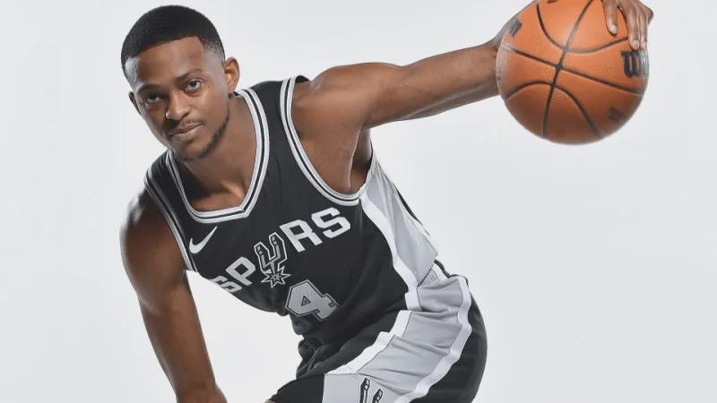 马刺队第二支柱福克斯独得29分三斩雷霆，飞狐时代正式到来