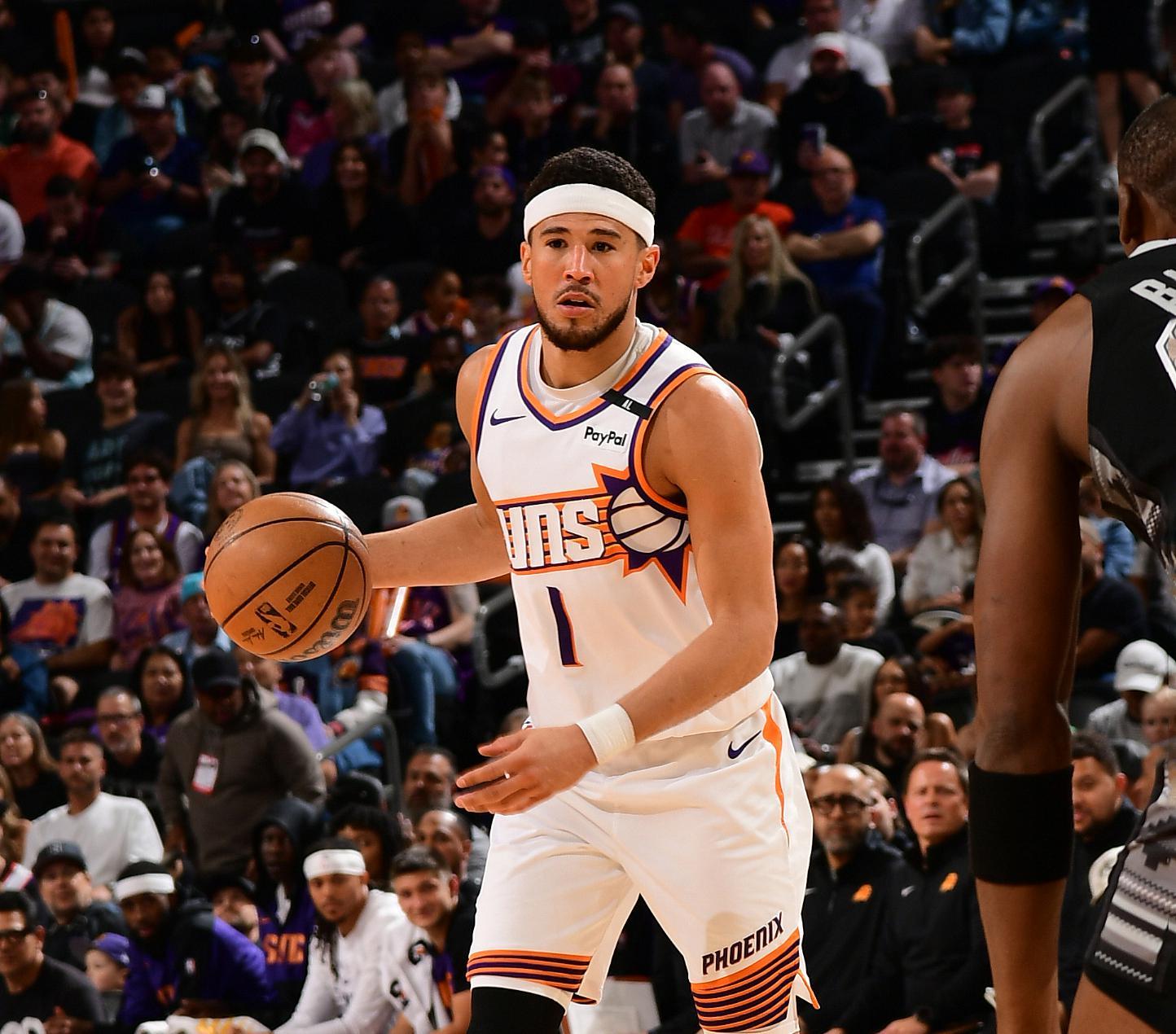 遗憾空砍！布克三分12中5贡献34分5篮