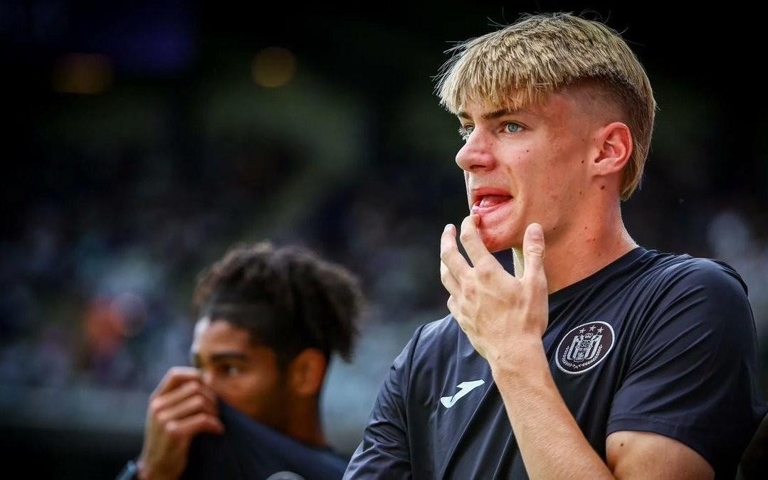 德天空：德甲三强争夺17岁中场德卡特