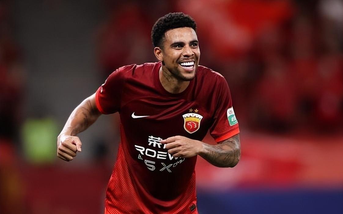 31岁巴西王牌惨遭海港弃用却成中超转会香饽饽引得两家劲旅哄抢