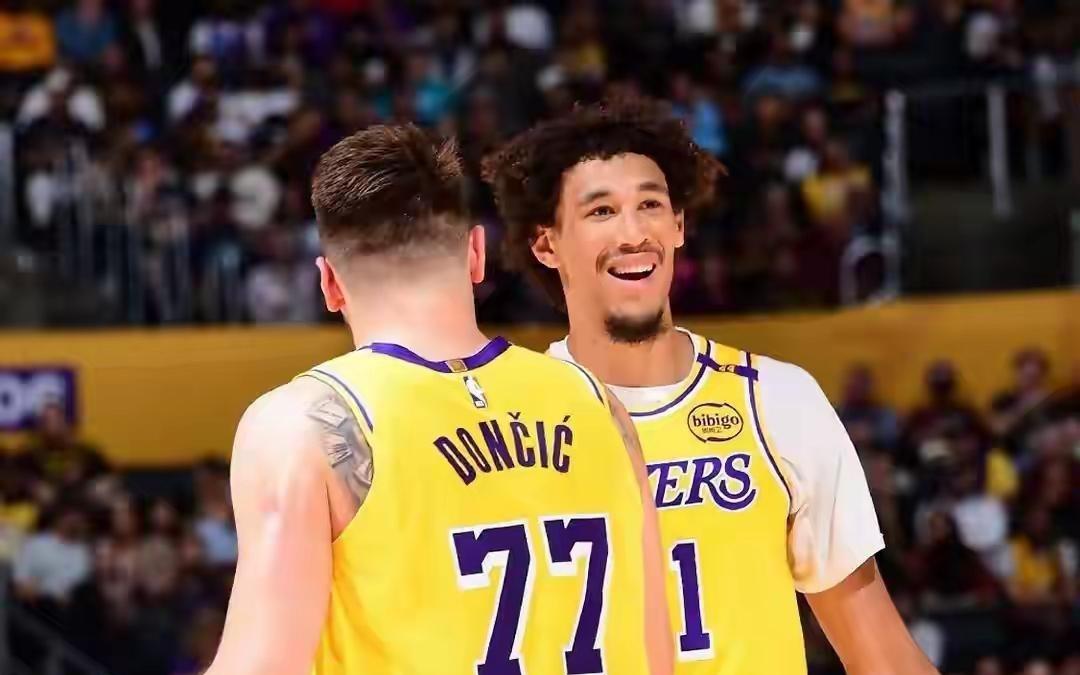 湖人更衣室隐现裂痕进攻流向揭示细节:篮球本能正取代战术骨架