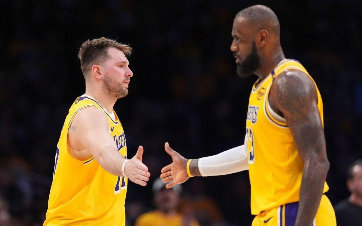 雷迪克会面东契奇&詹姆斯讨论防守问题,东契奇:会面很有成效