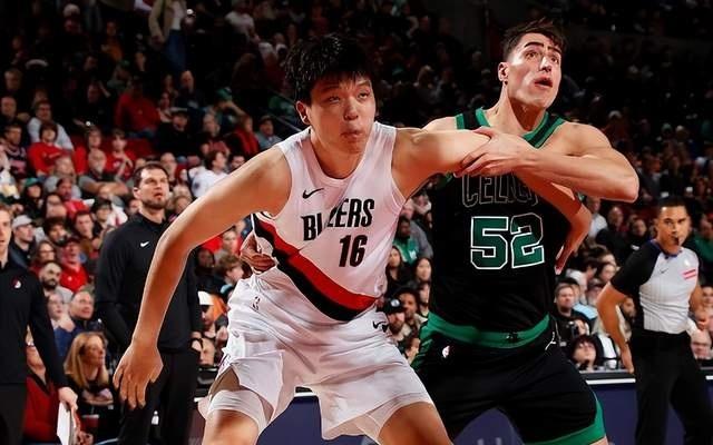 开拓者逆转绿衫军杨瀚森获出场机会