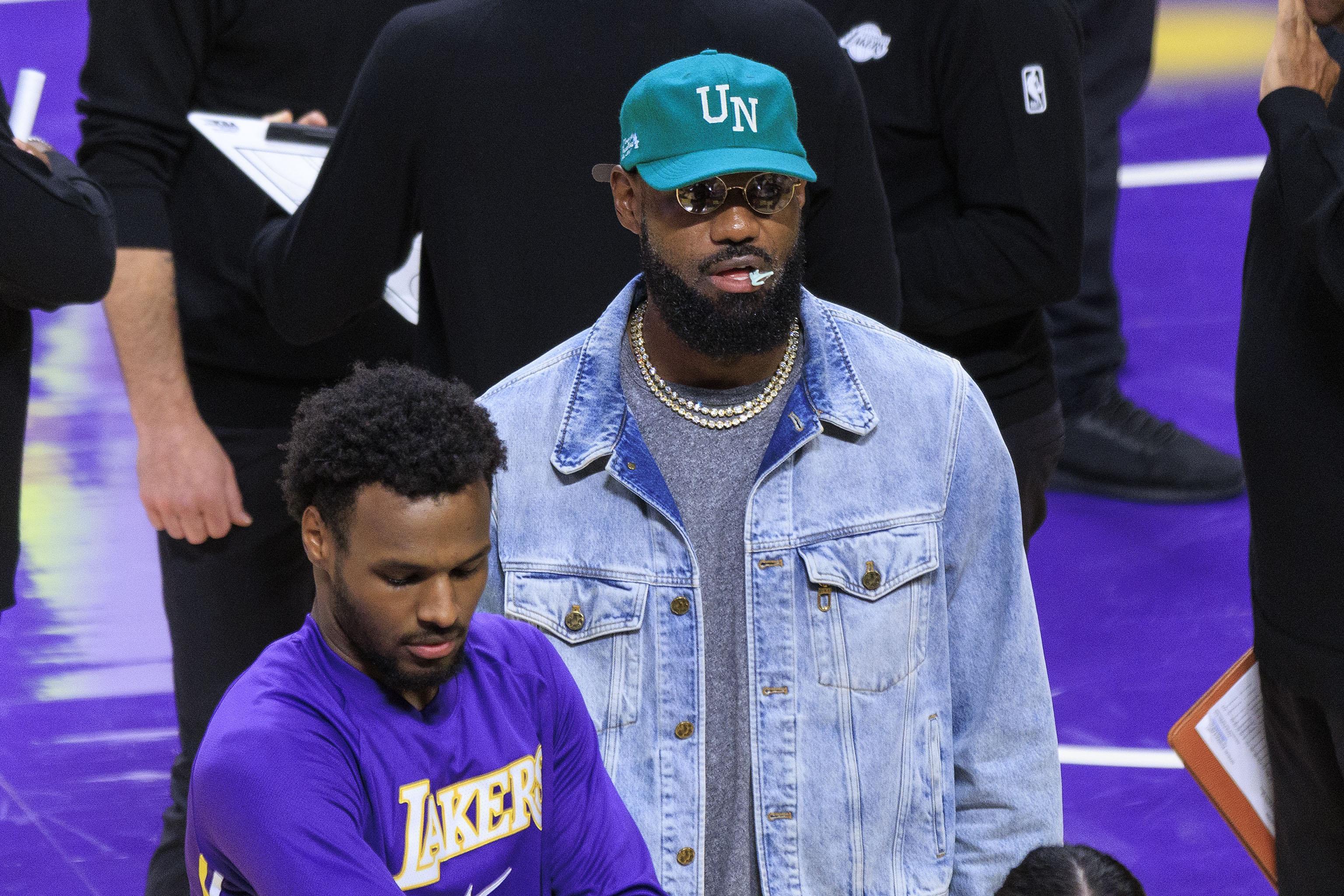 湖人消息：名宿建议老詹替补，NBA夺冠