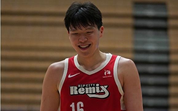 杨瀚森狂砍47分21板，只换来48秒0+0+0，恶心谁呢