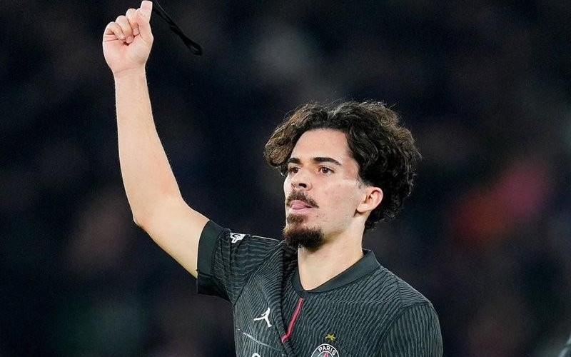 欧冠赛场戴帽，维蒂尼亚职业生涯首次单场打入3球