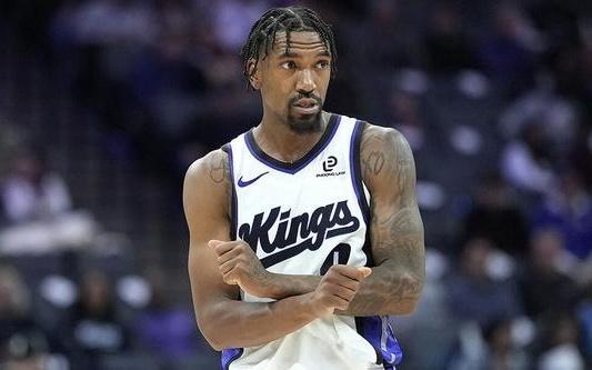 联盟官方：国王后卫马利克蒙克因假摔