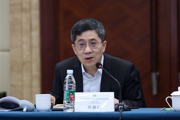 上海德比用外籍裁判足协副主席许基仁回应：争取