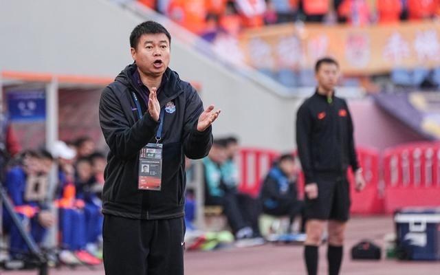 中超折腾快一年、争冠还是老套路，上海足球三连冠成定局，海港、申花谁称霸