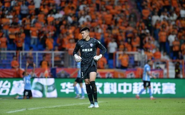 【中超】马镇超巨失误奥斯卡头球救