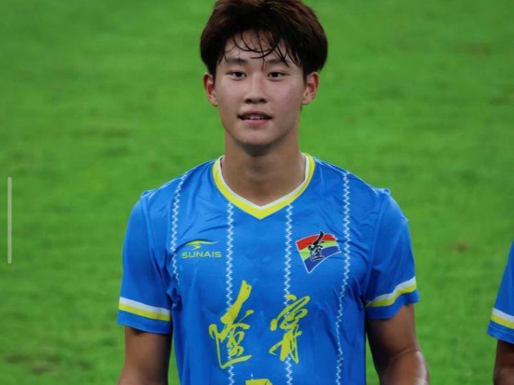 杨铭锐先踢好中超梅州妖星渴望留洋，何不来大连联手朱鹏宇小毛