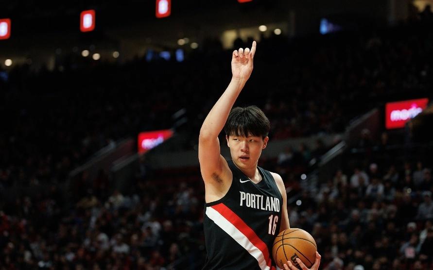 杨瀚森越打越垮了！给足机会5中1，罚球6中2，这怎么敢给地位