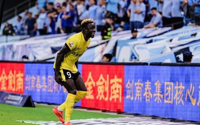 【中超】韦斯利建功阿齐兹传射新鹏