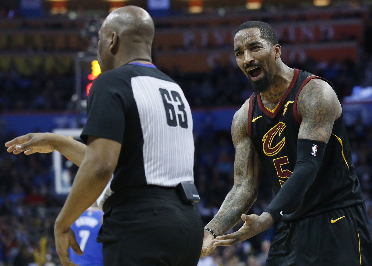 JR：我以前是场均18分的第六人在骑士就是3D且主要靠D