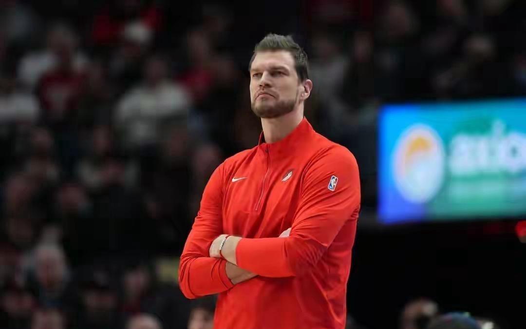 克林根23分12篮板3助攻NBA常规赛开拓者客场9277击败太阳