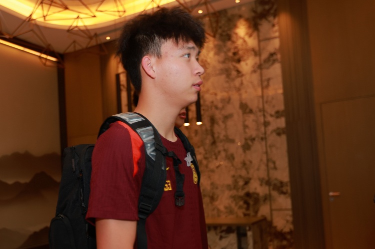 和剛才我直播時(shí)候分析的一樣印尼主攻右路，王鈺棟狀態(tài)不錯(cuò)有機(jī)會(huì)