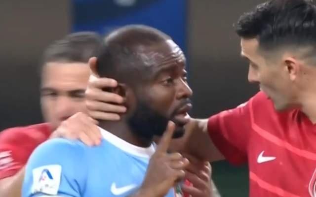 闹大了！阿奇姆彭在中超遭种族歧视：球迷已向国际足联举报！