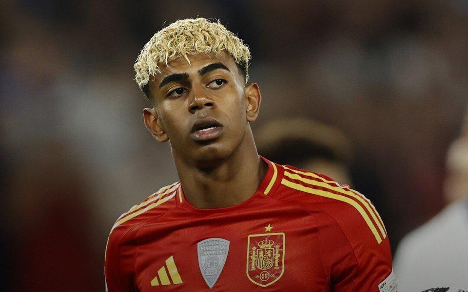 队报：西班牙国家队与巴萨之间关系因