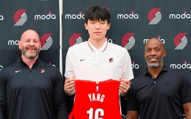 杨瀚森首个媒体日！队友纷纷称赞，主帅
