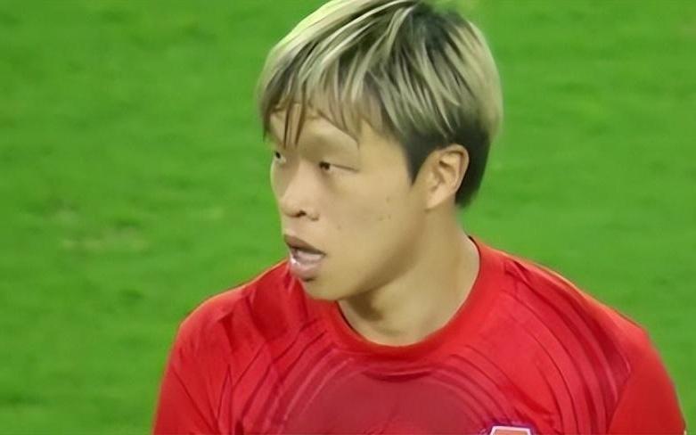 转会新动态！王牌外援签深圳，国脚中卫