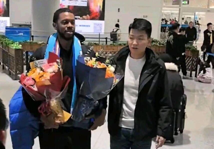 篮三名球员被租借，新疆裁掉新外援，李