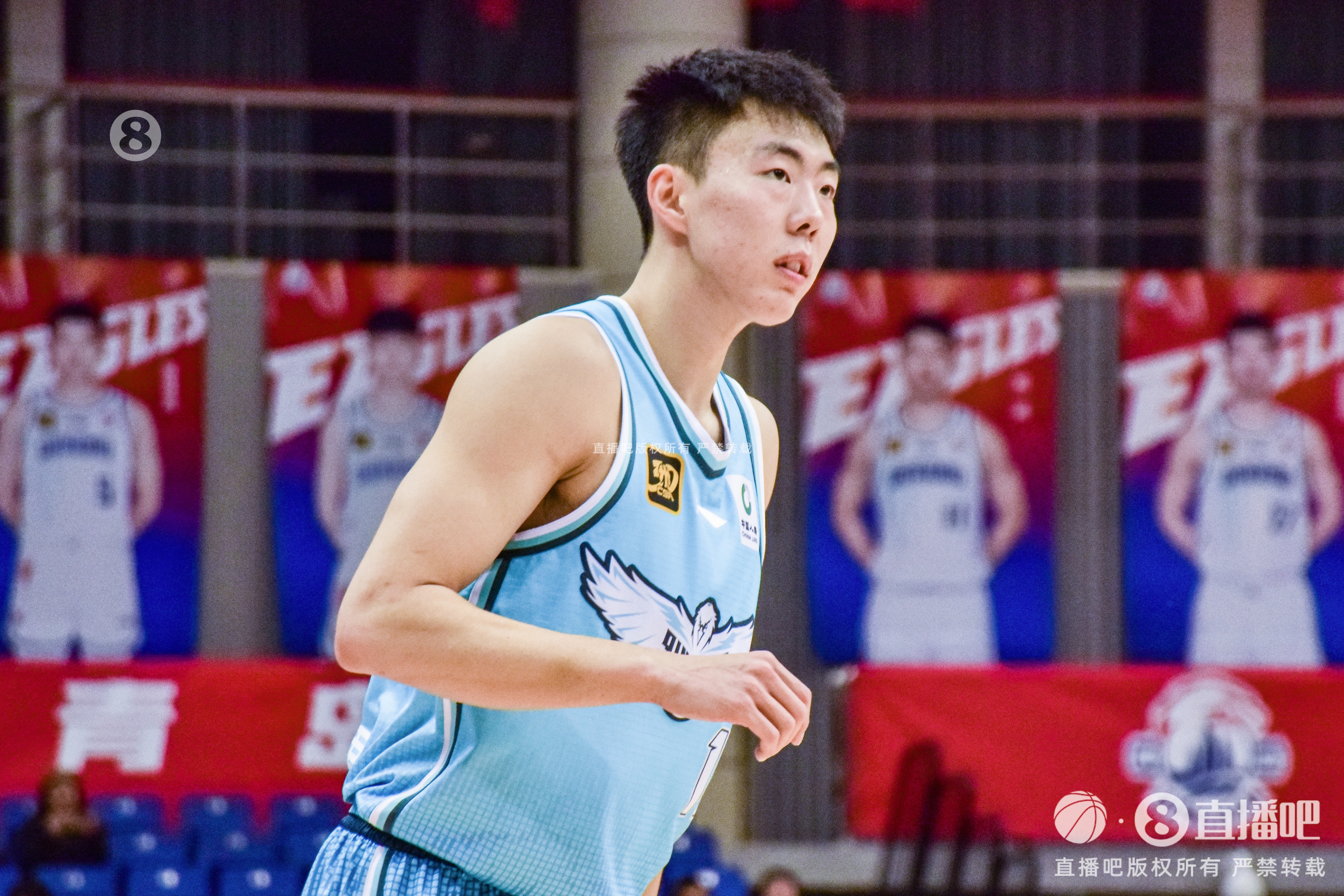 段昂君季前赛左手舟骨骨折赛季期间采取保守治疗今日进行了手术
