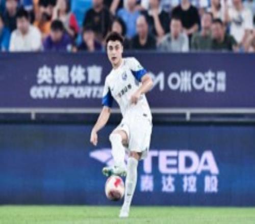 曝吾米提江加盟上海海港 今年年初入选国足集训名单