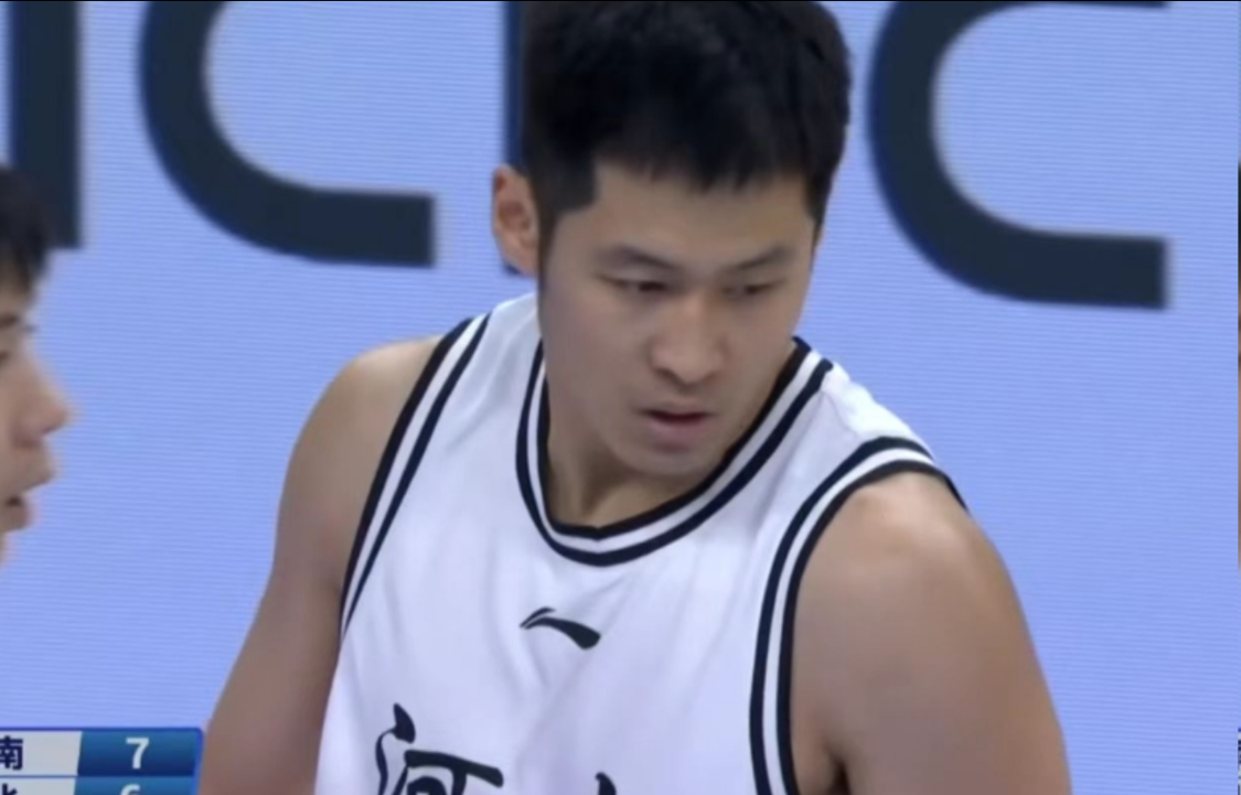 上海新援全运会轰三双,24岁锋霸场均32+13,张镇麟沦为第3选择