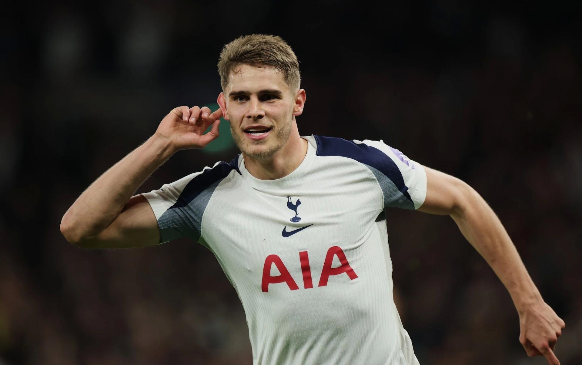 电讯报：热刺认可范德芬的表现，计划加薪与他签订新合同