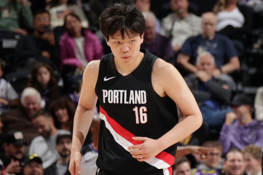 第3节枯坐板凳席！杨瀚森NBA首秀太难