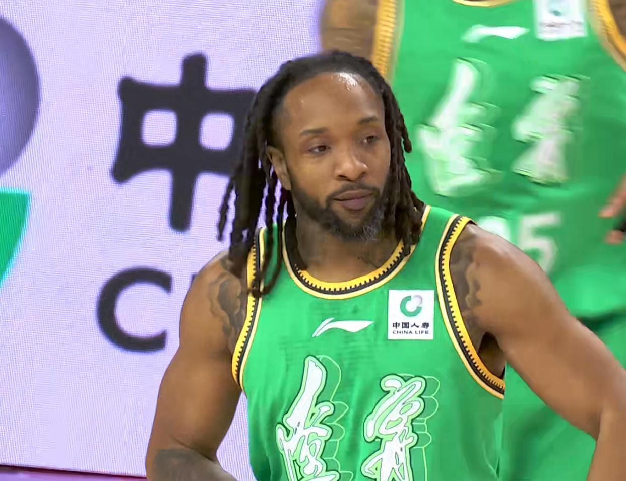 挤走徐杰+单换郭艾伦!男篮强力后卫身价大暴跌,狂逼郭士强下课