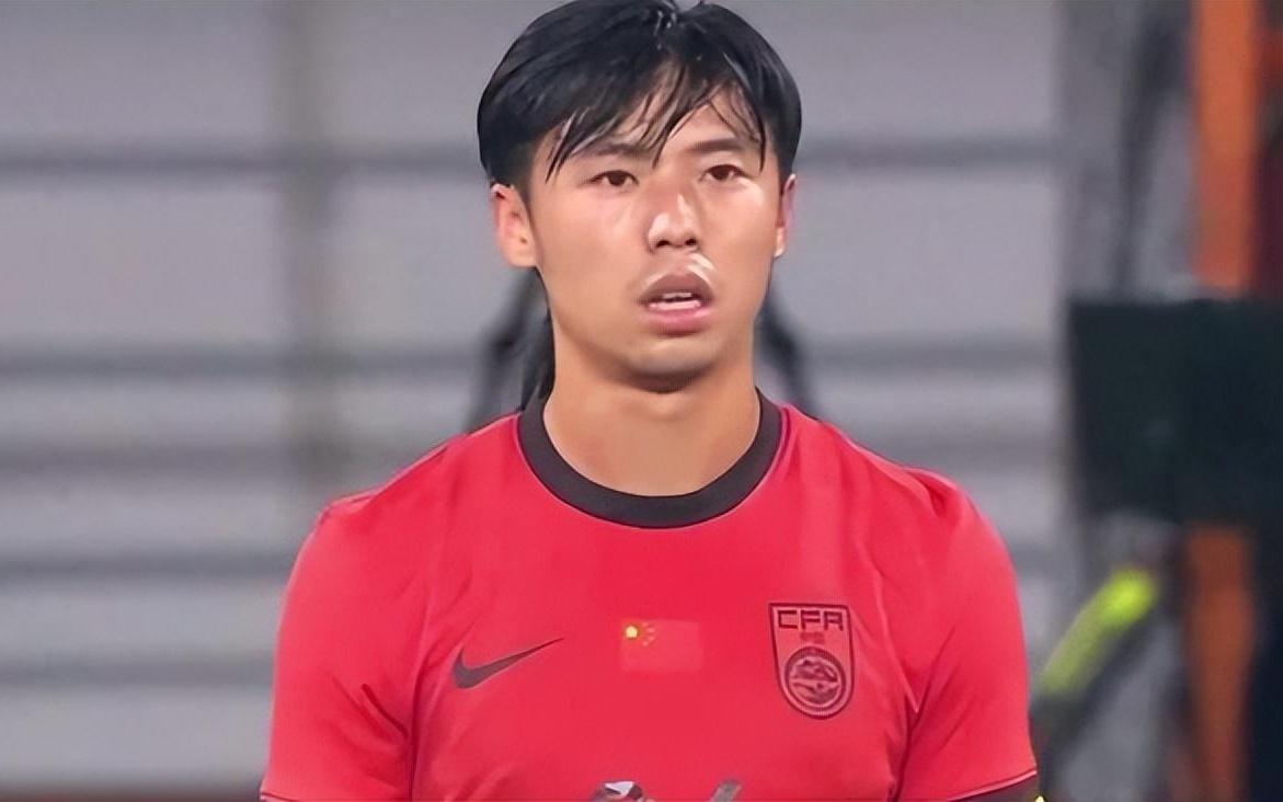 U22国足新集训名单出炉，两人落选引巨大争议，足协选人真看不懂