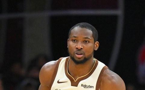 记者：开拓者有意库明加并可用格兰特和霍勒迪交易，鹈鹕奇才也在争夺