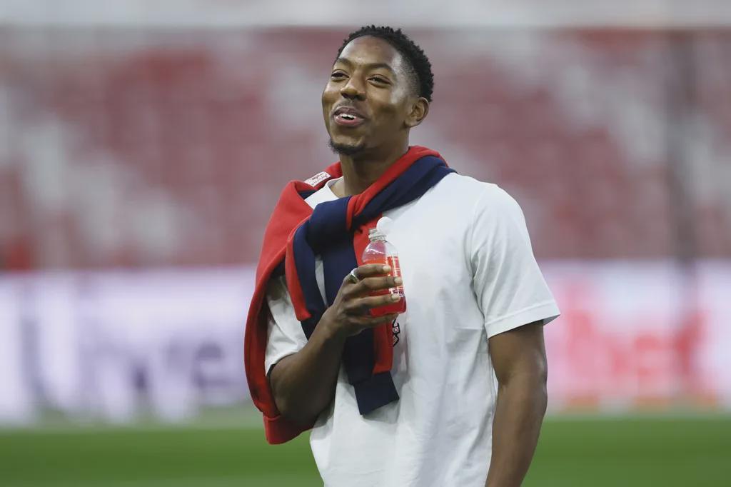 天空体育：多家英超球队关注斯凯利境