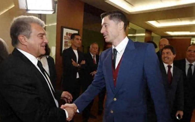 巴萨曾要求莱万“别再进球”，只为省