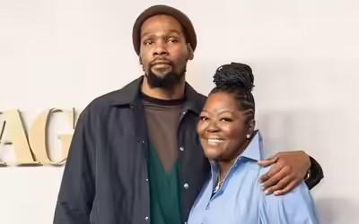 杜兰特妈妈:他很喜欢休斯顿,他的状态和球队成绩一切都很好