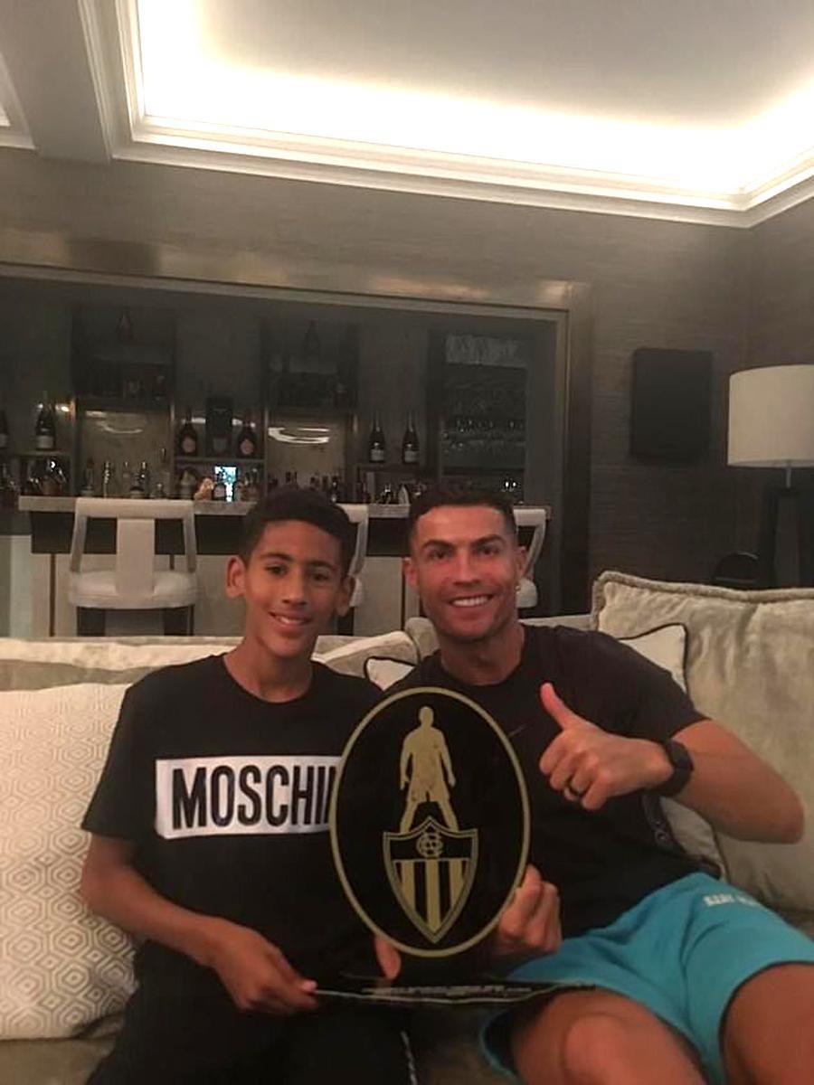 阿莫林要求曼联青训新太子学习C罗!承诺必重用,预定队史一纪录