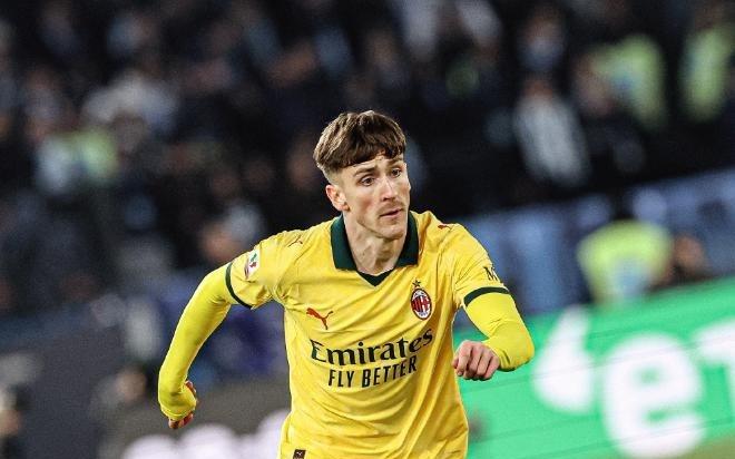 足球铁律惩罚红黑军团！扎卡尼一剑封