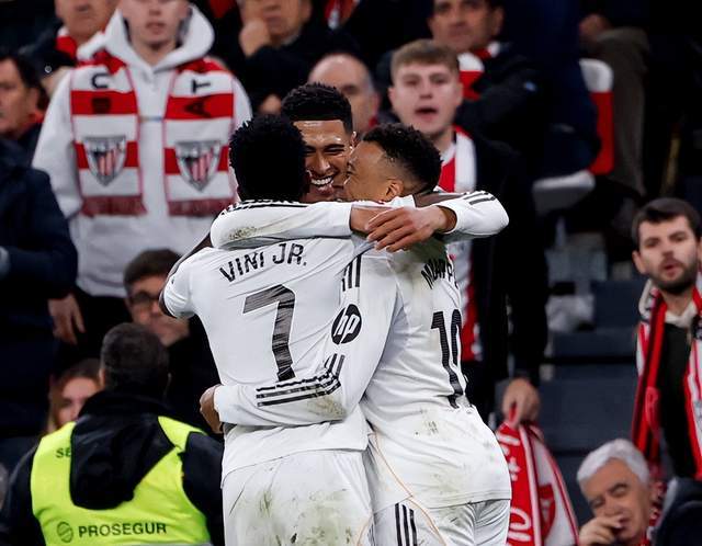 自救成功！阿隆索3次振臂欢呼：2处变招