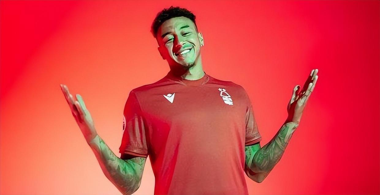 他刚在踢上港的比赛爆发，就被老东家