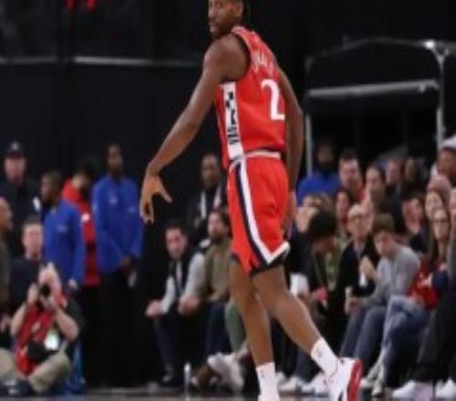 NBA常规赛快船131-105大胜老鹰 伦纳德复出12分3篮板
