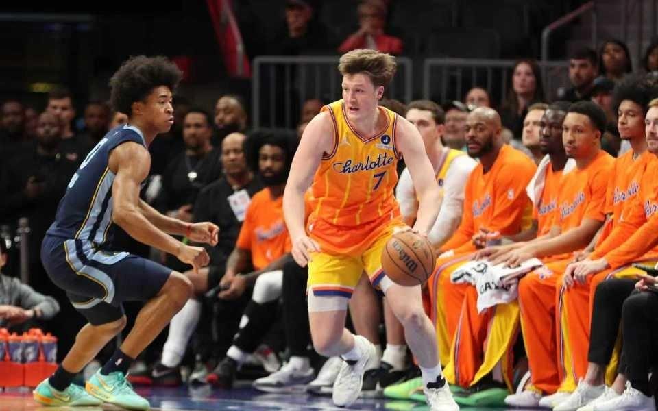 黄蜂18记三分双杀大胜灰熊三球29+7三分米勒22+5三分