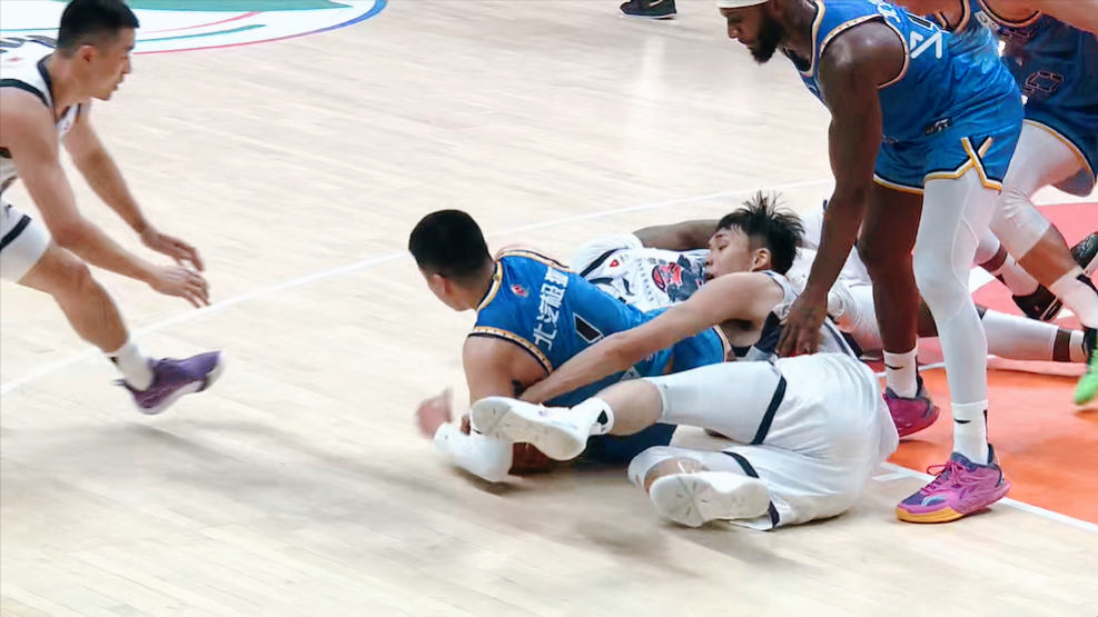 高诗岩惊艳3分，淘汰北京！CBA杯强强对